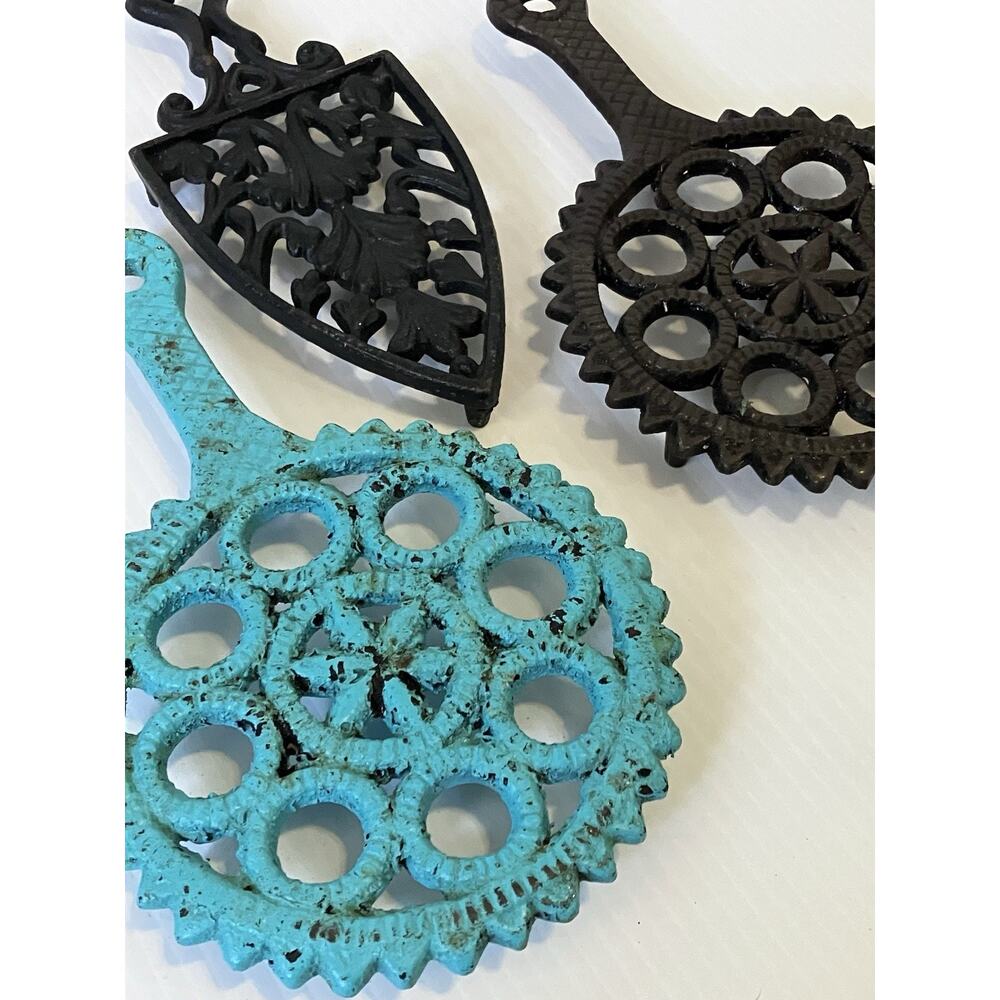 Antique Cast Iron Handled Trivet Set Of 3 Rustic Vintage Kitchen Decor Display - Picture 2 of 6